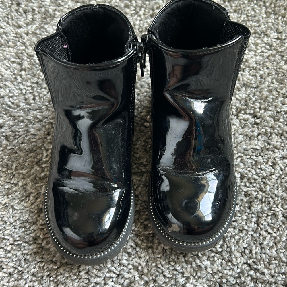 Toddler girl patent leather short zipper boots in black size 9